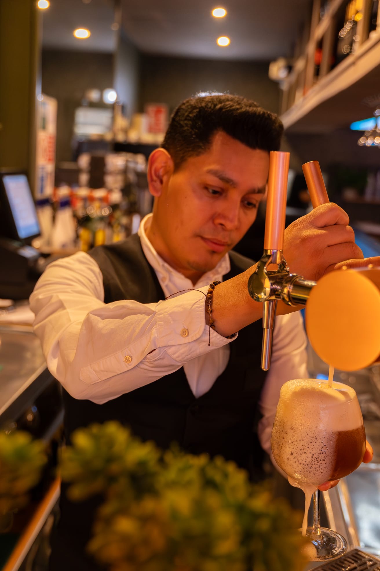 Preparación de bebidas en la barra